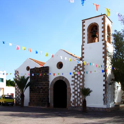 Iglesia_de_San_Miguel_Arcángel_-_West_facade (1)_0